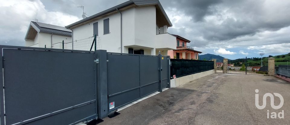 Villa 7 locali di 130 m² in Castelnovo ne' Monti (42035)