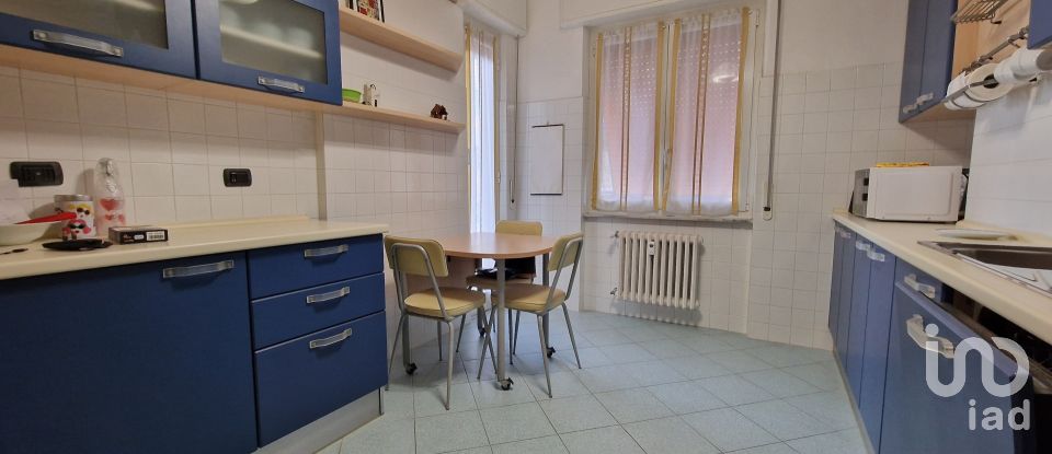 Palazzo / Stabile 6 locali di 94 m² a Genova (16142)