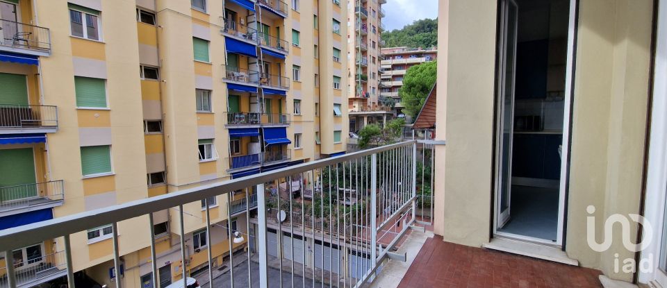 Building 6 rooms of 94 m² in Genova (16142)