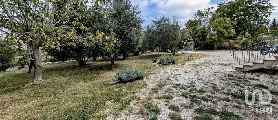 Farm 0 rooms of 240 m² in Sulmona (67039)