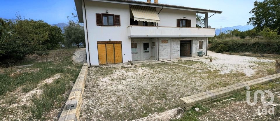 Villa 0 locali di 240 m² in Sulmona (67039)