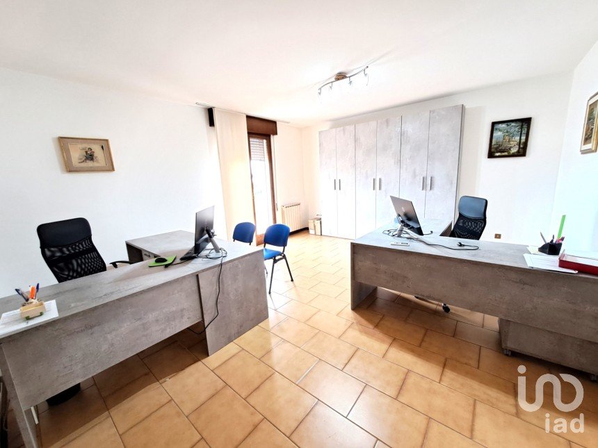 Ufficio 5 locali di 105 m² a Porto Viro (45014)