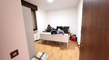 Workshop 5 rooms of 105 m² in Porto Viro (45014)