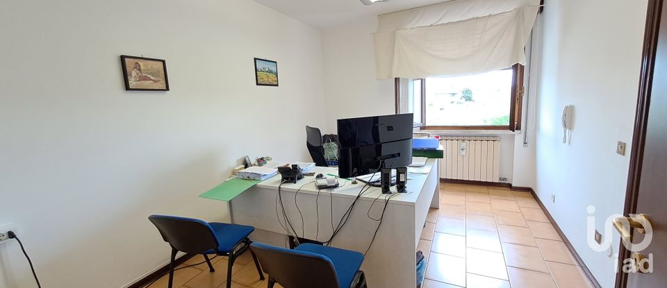 Ufficio 5 locali di 105 m² a Porto Viro (45014)