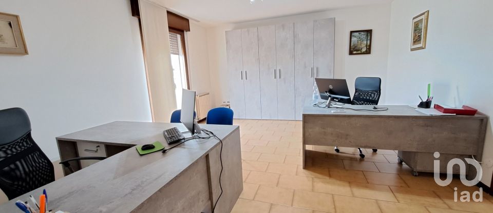 Ufficio 5 locali di 105 m² a Porto Viro (45014)