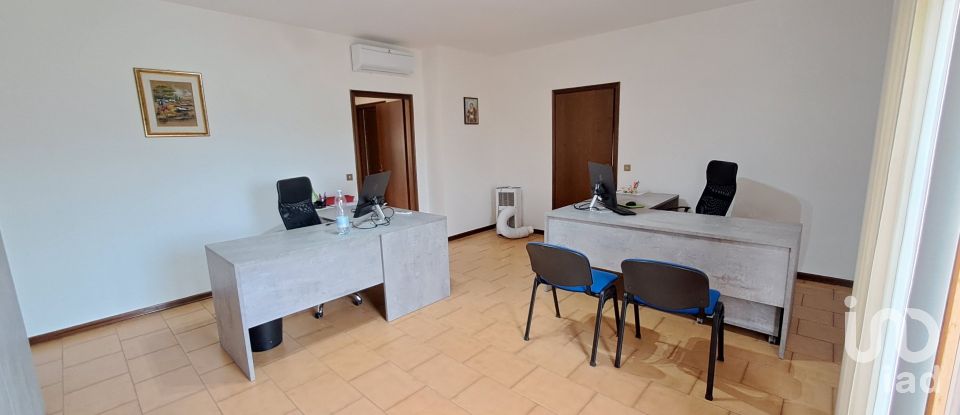 Ufficio 5 locali di 105 m² a Porto Viro (45014)