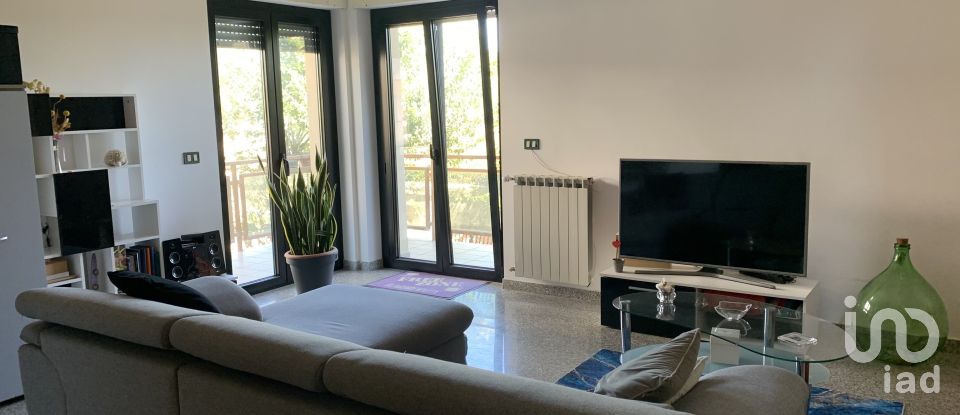 Casa 11 locali di 250 m² in Città Sant'Angelo (65013)