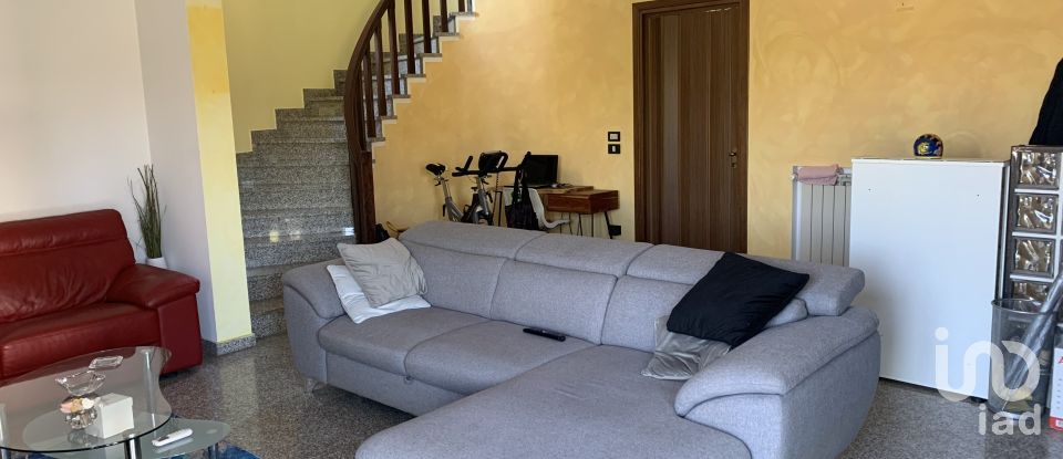 Casa 11 locali di 250 m² in Città Sant'Angelo (65013)