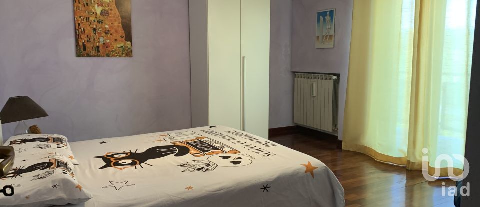 Casa 11 locali di 250 m² in Città Sant'Angelo (65013)