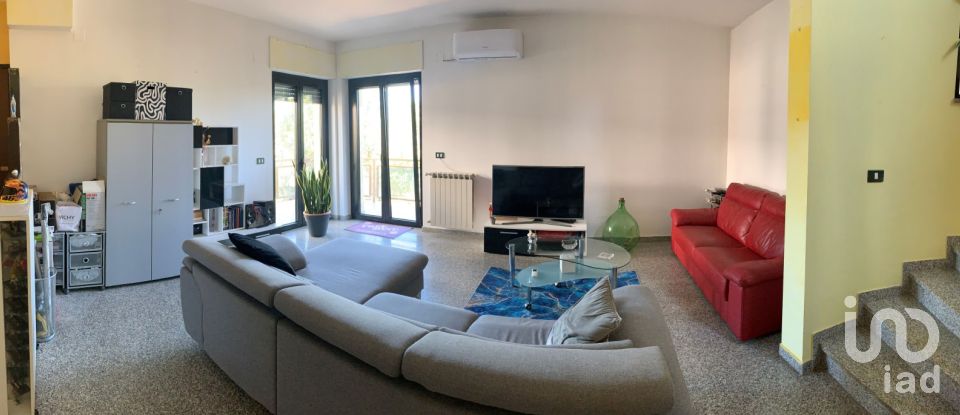 Casa 11 locali di 250 m² in Città Sant'Angelo (65013)