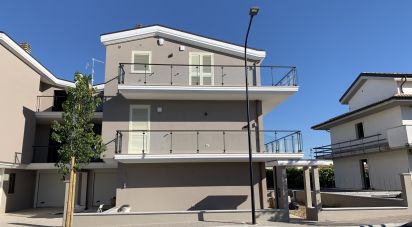 Villa Bifamiliare 10 locali di 160 m² in Città Sant'Angelo (65013)