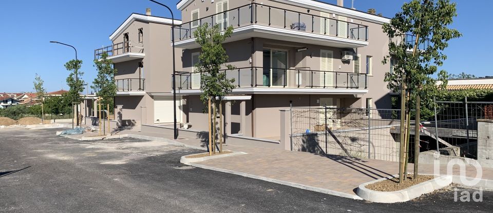 Villa Bifamiliare 10 locali di 160 m² in Città Sant'Angelo (65013)