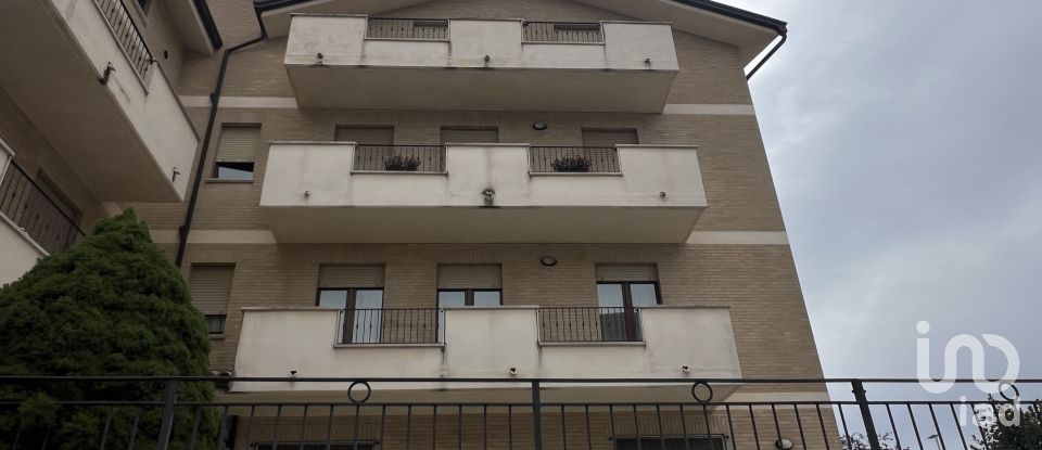 Appartamento 6 locali di 100 m² a Falerone (63837)