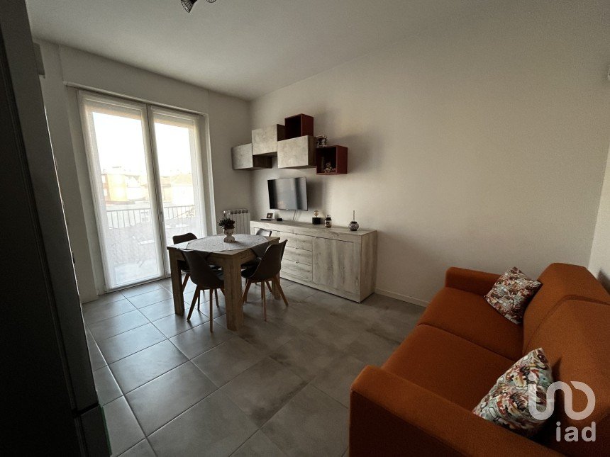 Three-room apartment of 65 m² in Pioltello (20096)