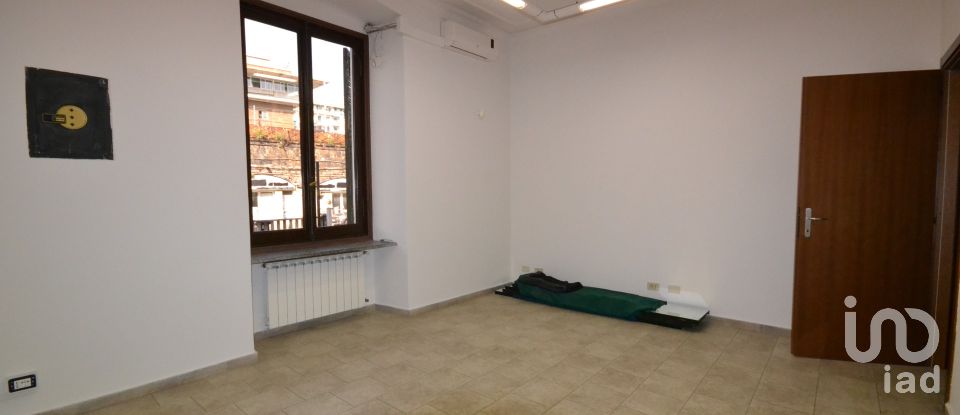 Workshop of 95 m² in Genova (16129)