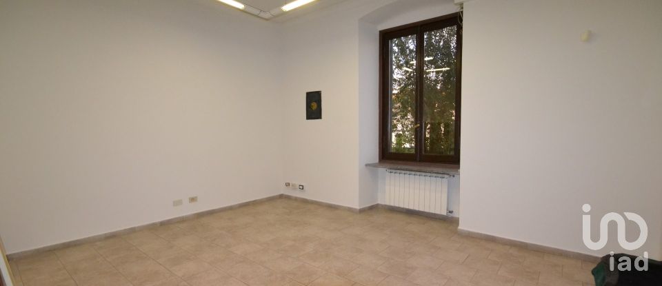 Workshop of 95 m² in Genova (16129)