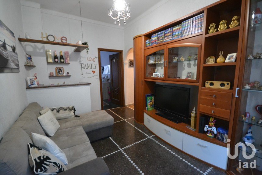 Four-room apartment of 75 m² in Genova (16159)