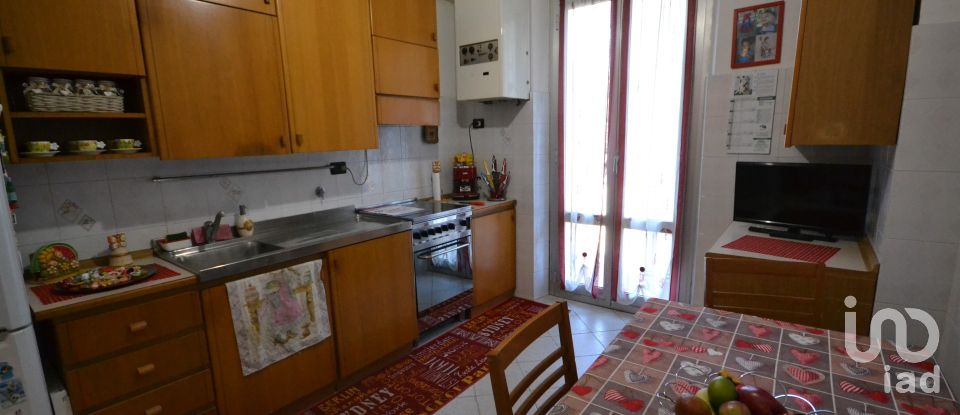 Four-room apartment of 75 m² in Genova (16159)