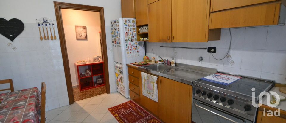 Four-room apartment of 75 m² in Genova (16159)