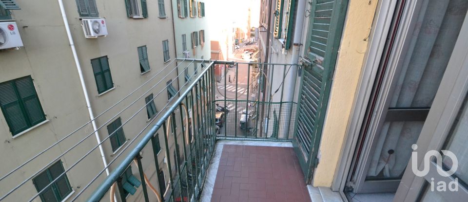 Four-room apartment of 75 m² in Genova (16159)