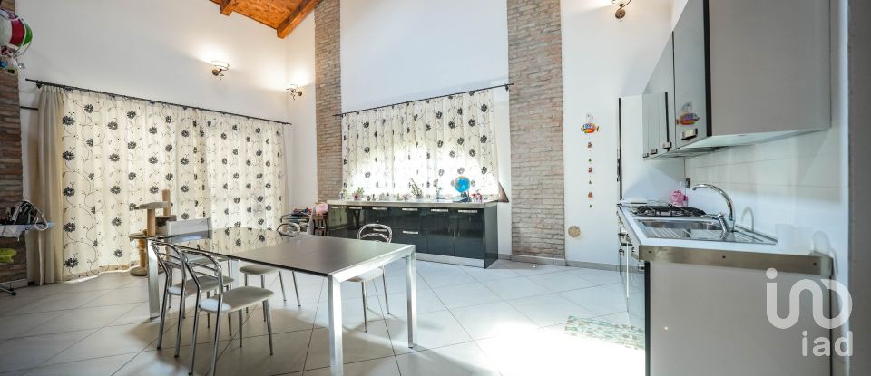 Attico / Mansarda / Loft 4 locali di 178 m² a Ferrara (44124)