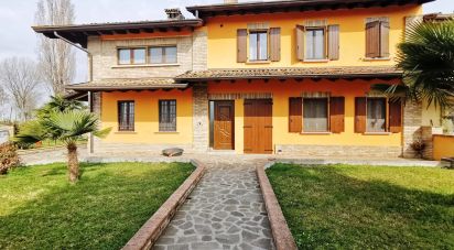 Villa Bifamiliare 8 locali di 240 m² in Remedello (25010)