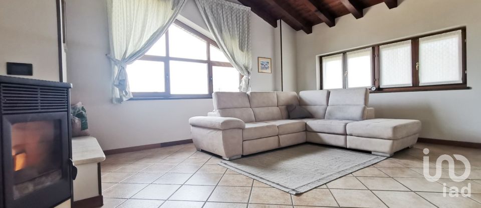 Villa Bifamiliare 8 locali di 240 m² in Remedello (25010)