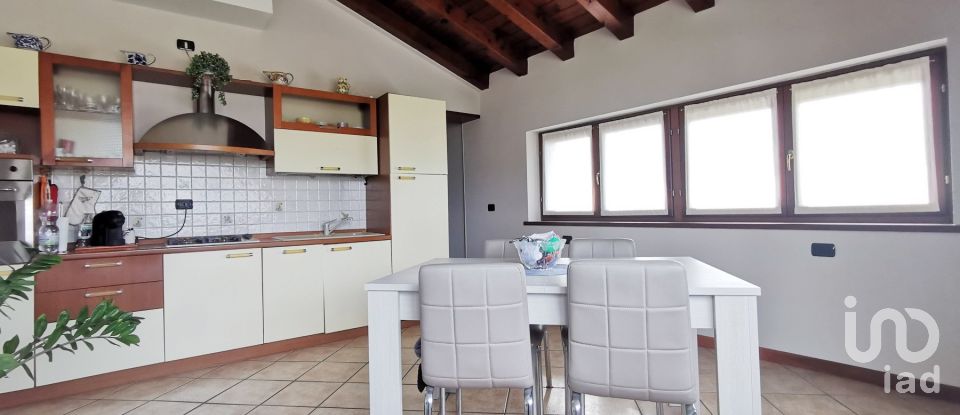 Villa Bifamiliare 8 locali di 240 m² in Remedello (25010)