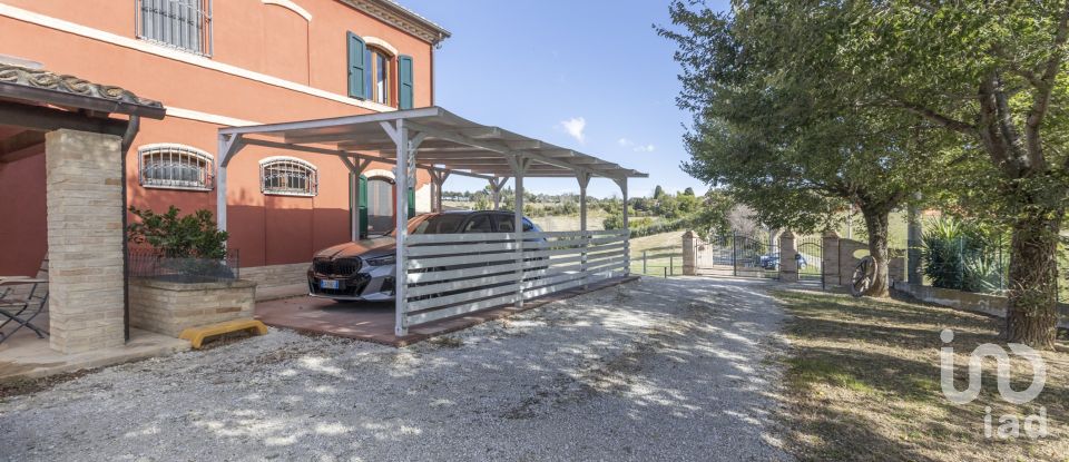 Farm 5 rooms of 250 m² in Osimo (60027)