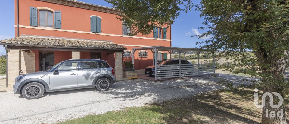 Farm 5 rooms of 250 m² in Osimo (60027)