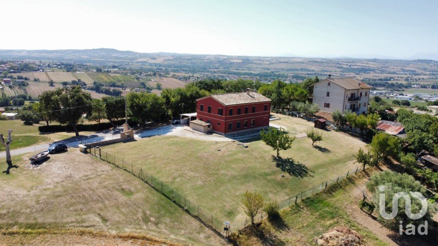 Farm 5 rooms of 250 m² in Osimo (60027)