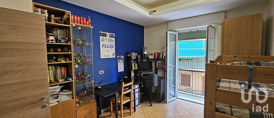 Four-room apartment of 126 m² in Genova (16135)