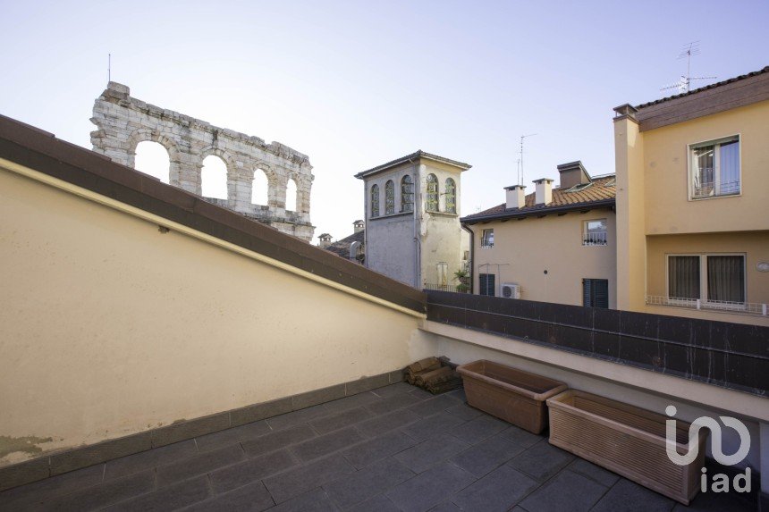 Loft 3 rooms of 70 m² in Verona (37121)