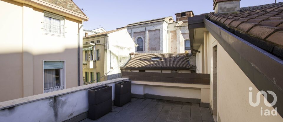 Attico / Mansarda / Loft 3 locali di 70 m² a Verona (37121)