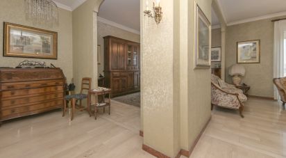 Four-room apartment of 145 m² in Torino (10156)