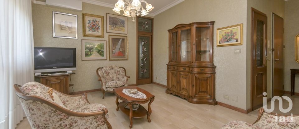 Four-room apartment of 145 m² in Torino (10156)