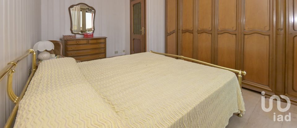 Four-room apartment of 145 m² in Torino (10156)