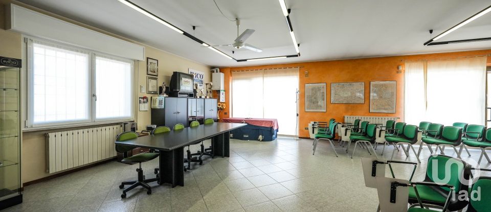 Negozio / locale commerciale di 114 m² in Castiglione delle Stiviere (46043)