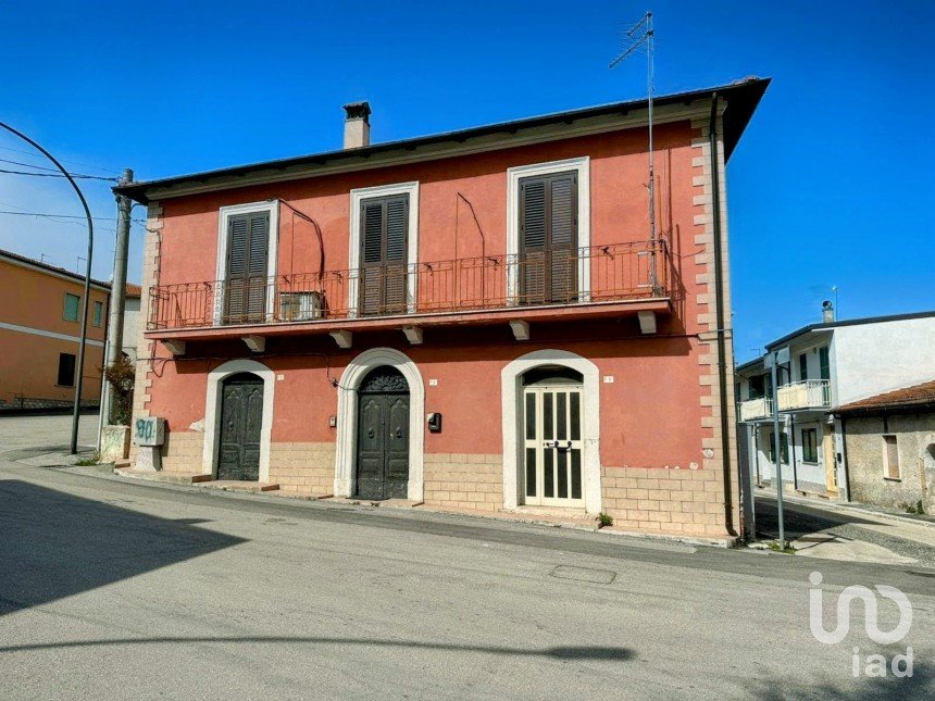 Casa 8 locali di 200 m² in Ortucchio (67050)