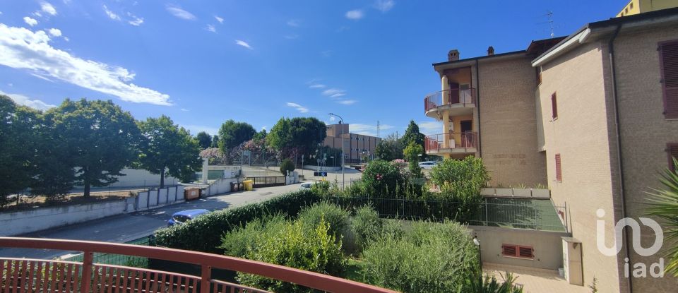 Appartamento 5 locali di 77 m² a Monteprandone (63076)