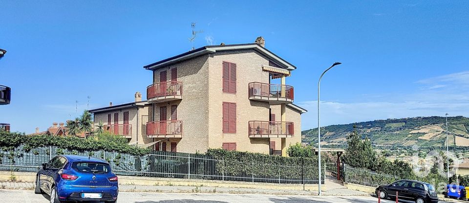 Appartamento 5 locali di 77 m² a Monteprandone (63076)