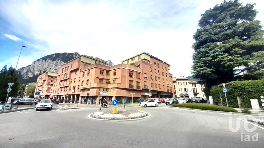 Shop / premises commercial of 55 m² in Lecco (23900)