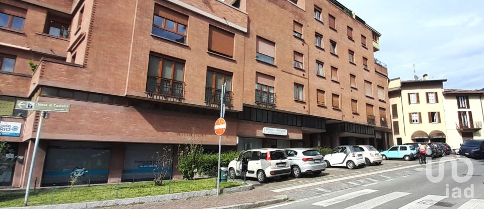 Shop / premises commercial of 55 m² in Lecco (23900)