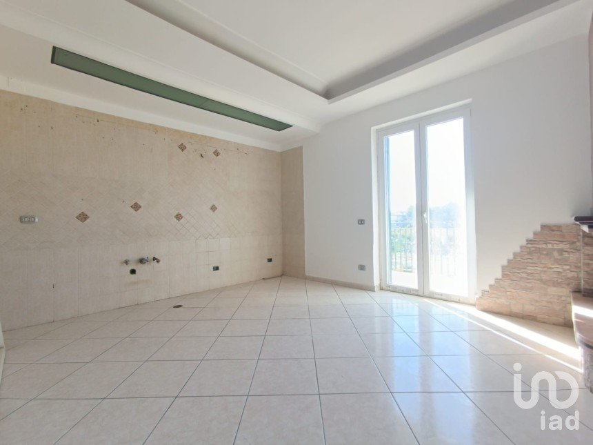 Bilocale di 70 m² a Villaricca (80010)