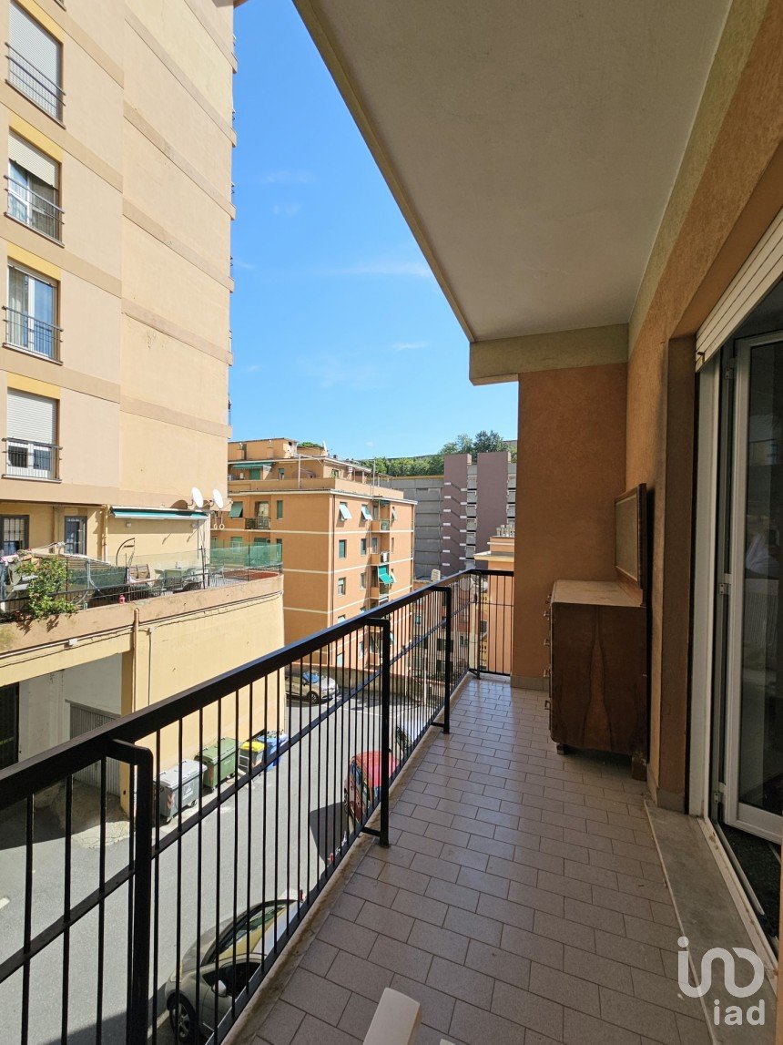 Four-room apartment of 98 m² in Genova (16149)