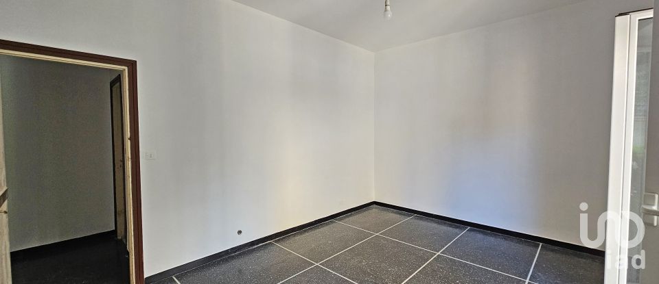 Four-room apartment of 98 m² in Genova (16149)