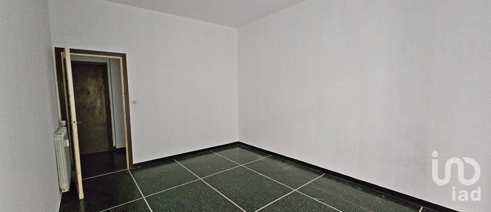 Four-room apartment of 98 m² in Genova (16149)