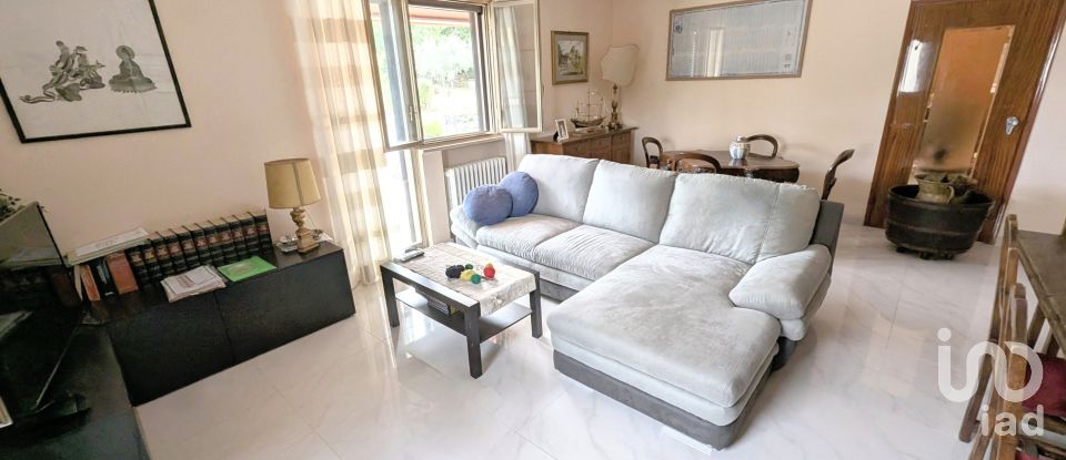 Villa 7 locali di 244 m² in Bugnara (67030)