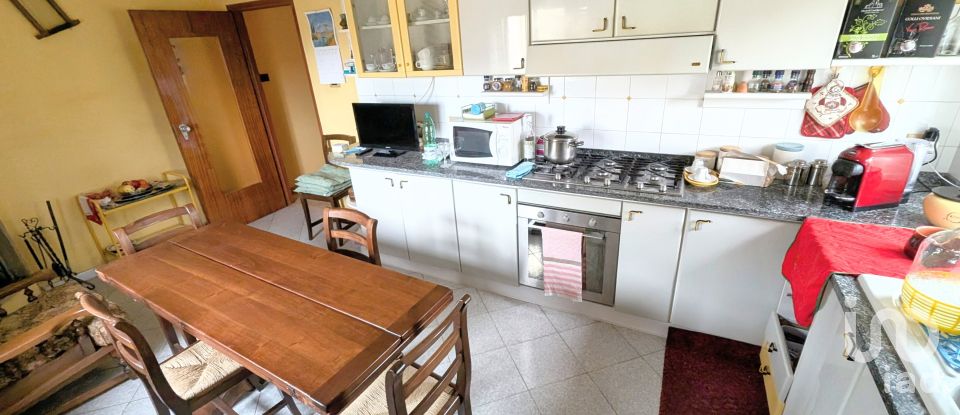 Villa 7 locali di 244 m² in Bugnara (67030)