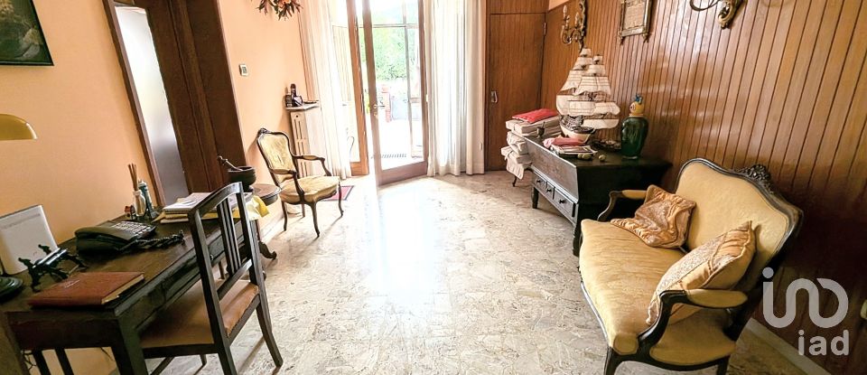 Villa 7 locali di 244 m² in Bugnara (67030)